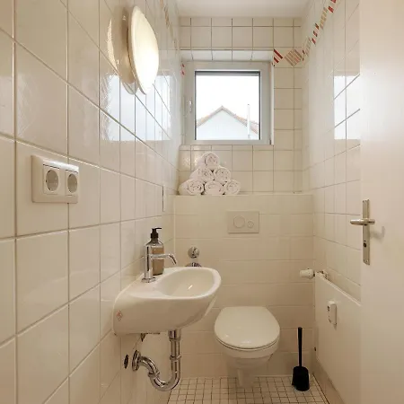 Apartmenthaus - Grosszuegige Fuer Je 4-8 Personen Mit Balkon Apartment Kitzingen