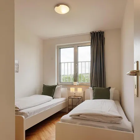 Apartmenthaus - Grosszuegige Fuer Je 4-8 Personen Mit Balkon Apartment Kitzingen