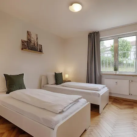Apartmenthaus - Grosszuegige Fuer Je 4-8 Personen Mit Balkon Kitzingen