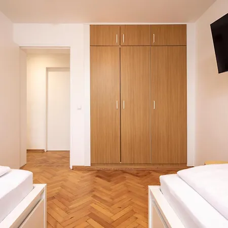 Apartmenthaus - Grosszuegige Fuer Je 4-8 Personen Mit Balkon Apartment